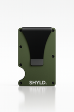 Porte-cartes en aluminium vert armée avec clip noir- marque SHYLD.